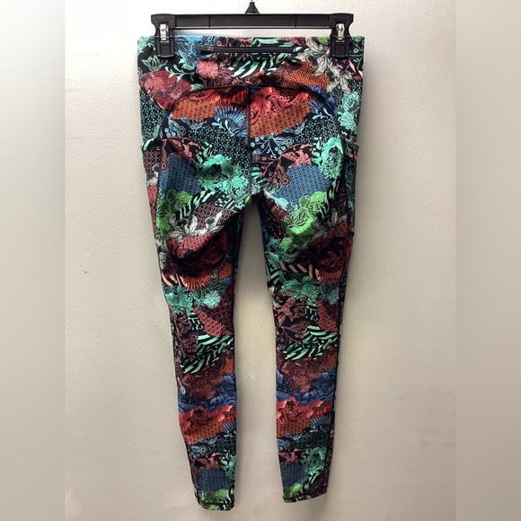 Lululemon Athletica Speed Up Tight in Zen Garden - Picture 2 of 5